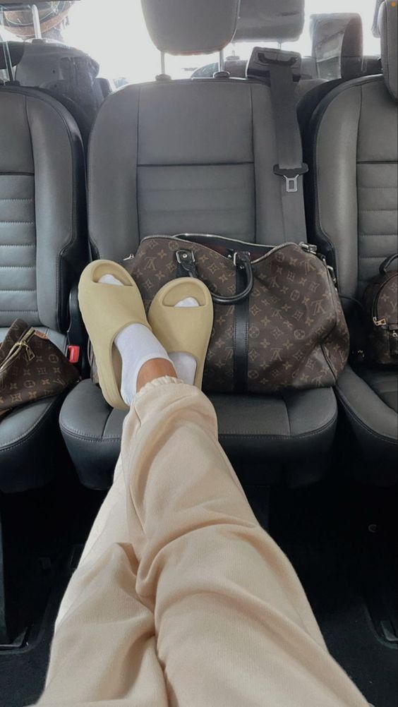 4 Fantastic Shoes for the Airport 2022